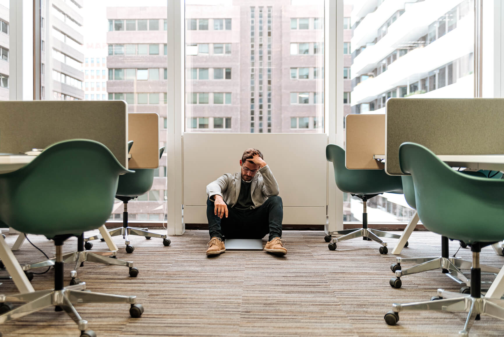 employee-sitting-on-the-office-floor-worried-employee-retention