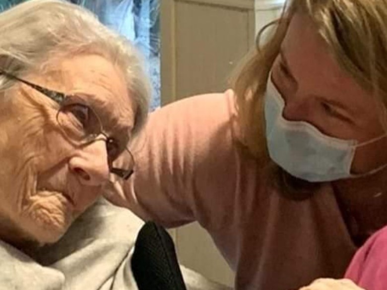 Lynn Dedrick with her mother Petey