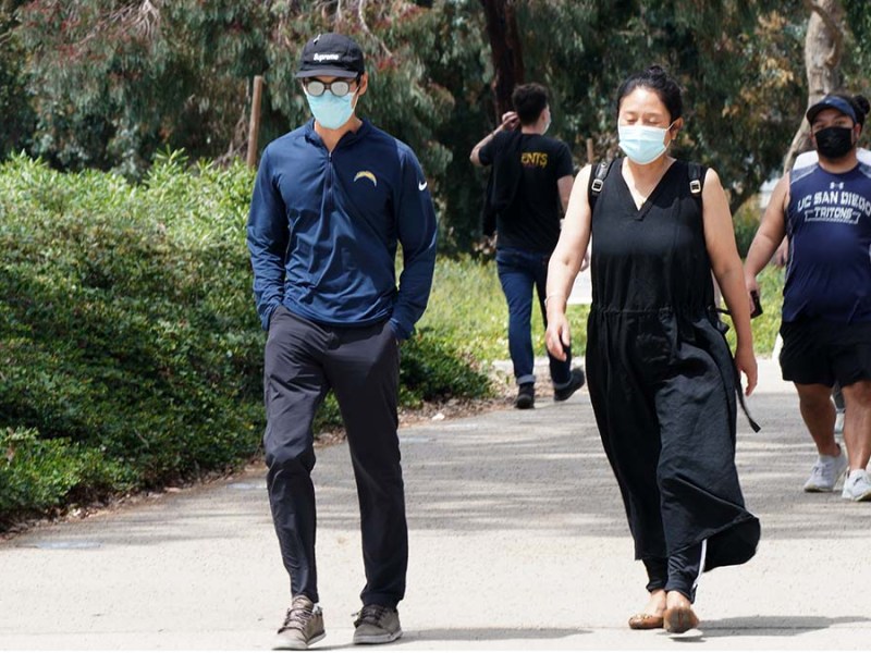 Mask wearing is required on the UC San Diego campus. Photo by Chris Stone